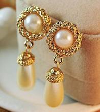 Load image into Gallery viewer, &quot;Pearl&quot; Drop Earring
