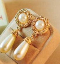 Load image into Gallery viewer, &quot;Pearl&quot; Drop Earring
